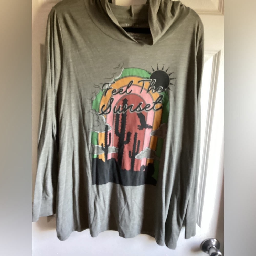 Torrid sz3 long sleeve hooded tee